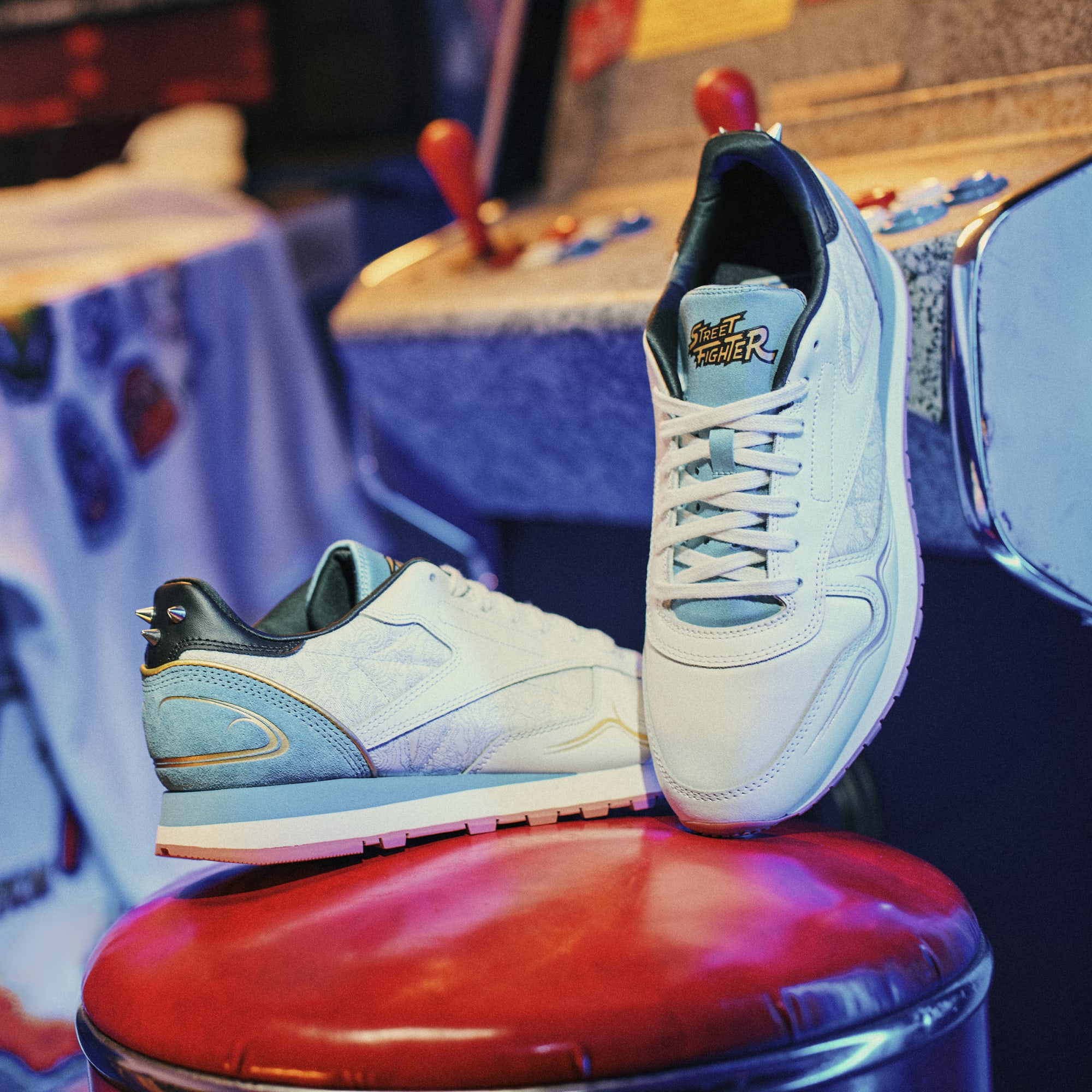 Classic_Leather_Bleu_GZ9544_HM1